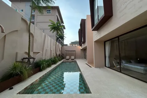 Casa de 5 dormitorios en Pattaya, Tailandia № 211605 - foto 16