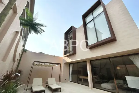 Casa de 5 dormitorios en Pattaya, Tailandia № 211605 - foto 8