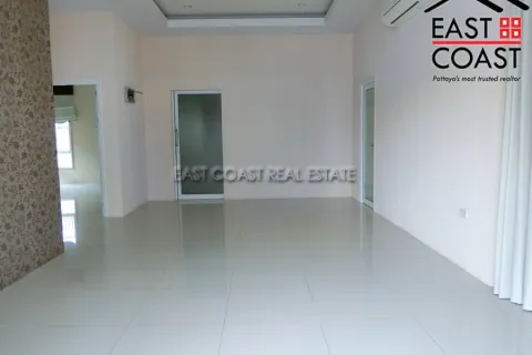 Casa de 3 dormitorios en Pattaya, Tailandia № 212945 - foto 4