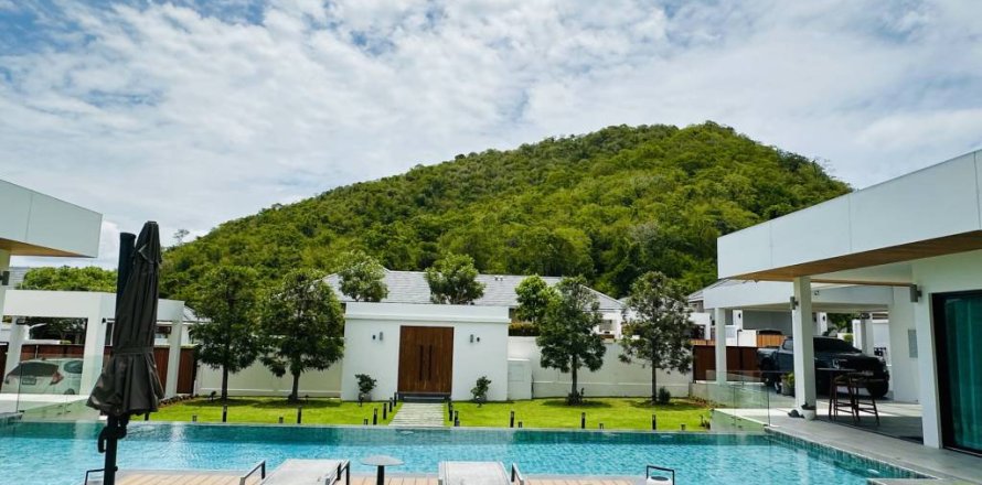 Villa in Hua Hin, Thailand 5 bedrooms № 152500