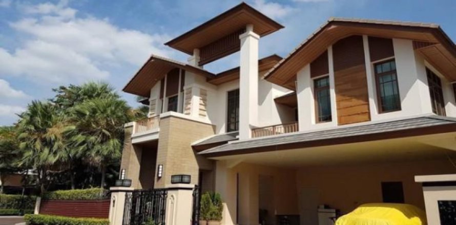 House in Bangkok, Thailand 4 bedrooms № 194097