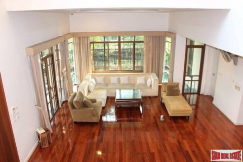 House in Bangkok, Thailand 4 bedrooms № 194097 - photo 3