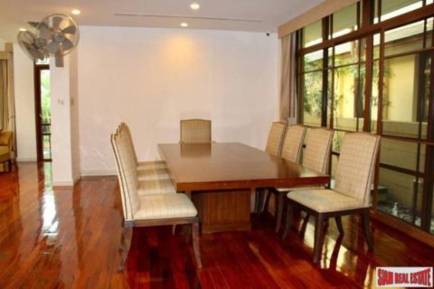 House in Bangkok, Thailand 4 bedrooms № 194097 - photo 4