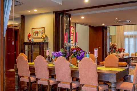 Villa in Chiang Mai, Thailand 7 bedrooms № 133436 - photo 9