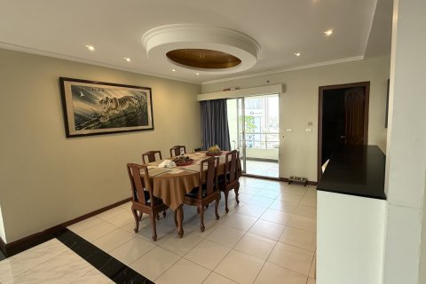 Кондоминиум с 3 спальнями в Кхлонг Сане, Бангкок, Таиланд № 171784 - фото 4