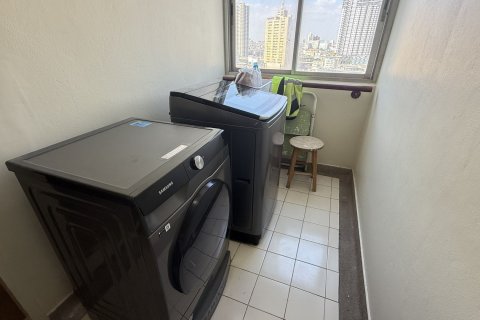 Кондоминиум с 3 спальнями в Кхлонг Сане, Бангкок, Таиланд № 171784 - фото 16