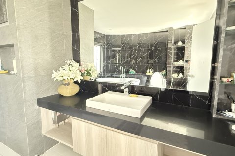 Кондоминиум с 3 спальнями в Кхлонг Сане, Бангкок, Таиланд № 171784 - фото 10