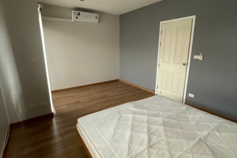 Townhouse in Suan Luang, Bangkok, Thailand 4 bedrooms № 171786 - photo 1