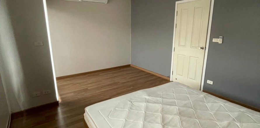 Townhouse in Suan Luang, Bangkok, Thailand 4 bedrooms № 171786