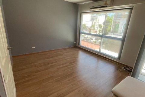 Townhouse in Suan Luang, Bangkok, Thailand 4 bedrooms № 171786 - photo 2