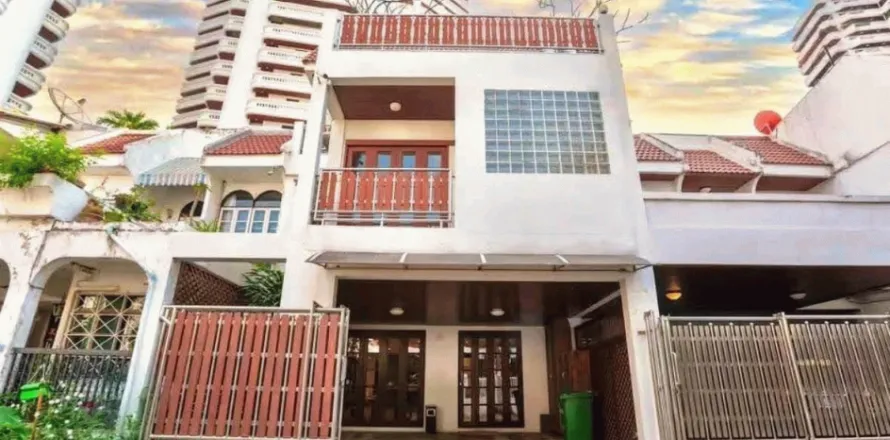 Таунхаус в Бангкоке, Таиланд с 4 спальнями  № 117927