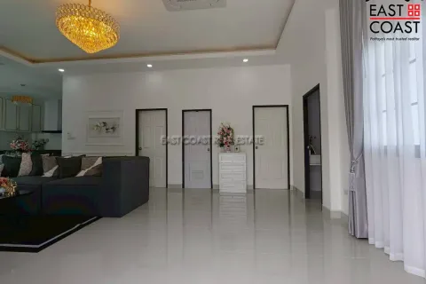 Casa de 4 dormitorios en Pattaya, Tailandia № 212547 - foto 13