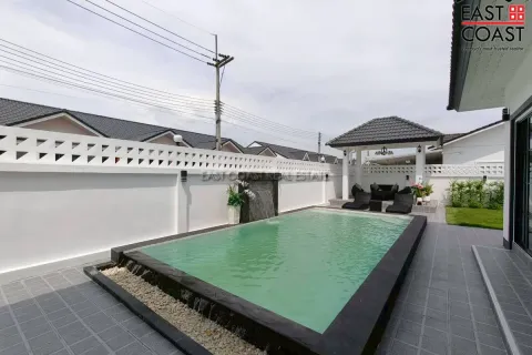 Casa de 4 dormitorios en Pattaya, Tailandia № 212547 - foto 5