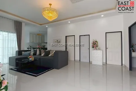 Casa de 4 dormitorios en Pattaya, Tailandia № 212547 - foto 12