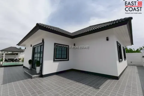 Casa de 4 dormitorios en Pattaya, Tailandia № 212547 - foto 3