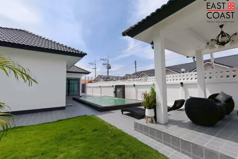 Casa de 4 dormitorios en Pattaya, Tailandia № 212547 - foto 9