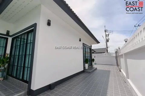 Casa de 4 dormitorios en Pattaya, Tailandia № 212547 - foto 4