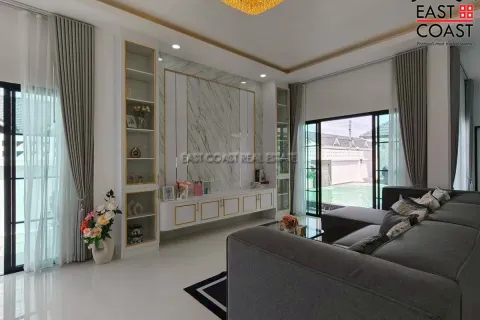 Casa de 4 dormitorios en Pattaya, Tailandia № 212547 - foto 15