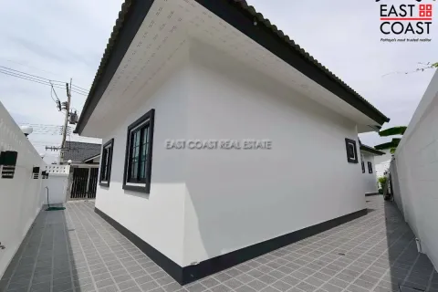 Casa de 4 dormitorios en Pattaya, Tailandia № 212547 - foto 10