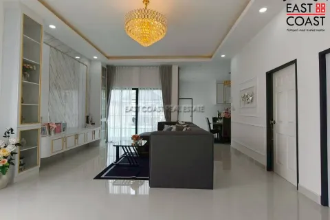 Casa de 4 dormitorios en Pattaya, Tailandia № 212547 - foto 14