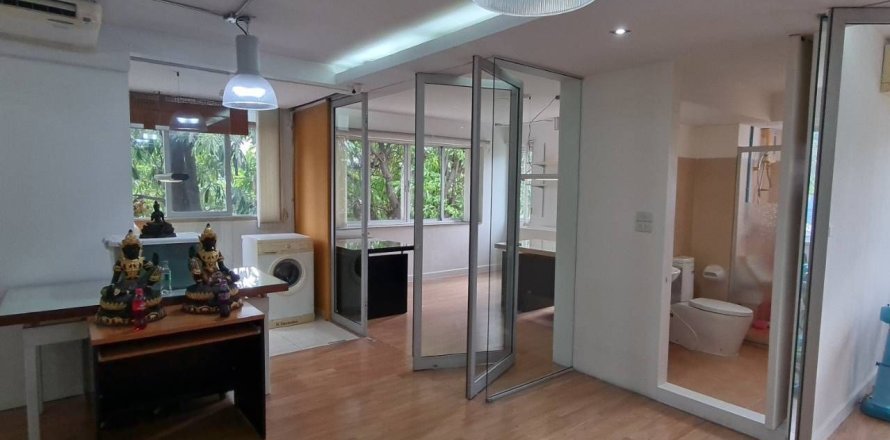 Condo in Huai Khwang, Bangkok, Thailand, 2 bedrooms  № 153595