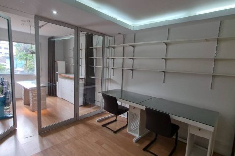 Condo in Huai Khwang, Bangkok, Thailand, 2 bedrooms  № 153595 - photo 7