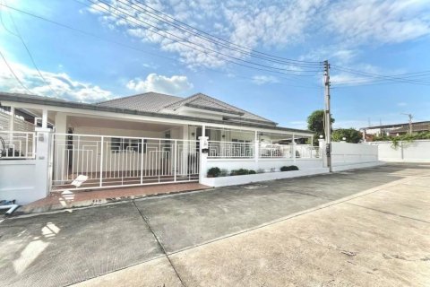 Дом в Паттайе, Таиланд с 3 спальнями  № 115687 - фото 1