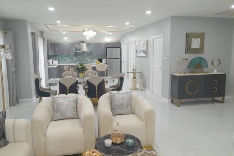 Дом в Паттайе, Таиланд с 5 спальнями № 115695 - фото 2