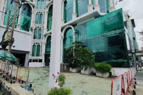 Propriété commerciale à Bang Kapi, Bangkok, Thaïlande 2540 m2 № 115696 - photo 4