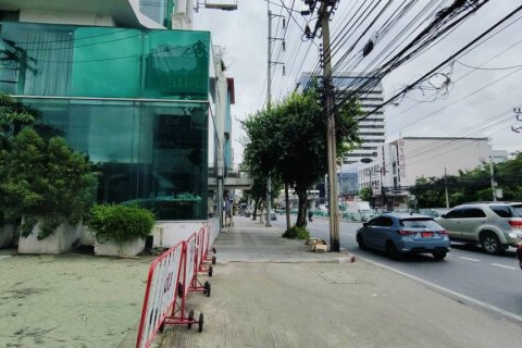 Propriété commerciale à Bang Kapi, Bangkok, Thaïlande 2540 m2 № 115696 - photo 1