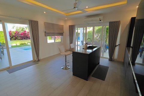 Вилла в Хуа Хине, Таиланд с 3 спальнями  № 154232 - фото 9