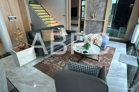 Casa de 5 dormitorios en Pattaya, Tailandia № 211538 - foto 8