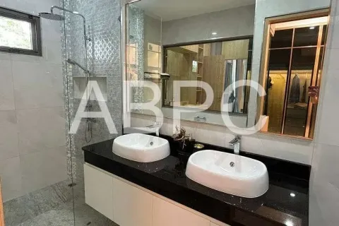 Casa de 5 dormitorios en Pattaya, Tailandia № 211538 - foto 5