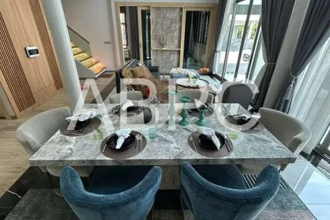 Casa de 5 dormitorios en Pattaya, Tailandia № 211538 - foto 18