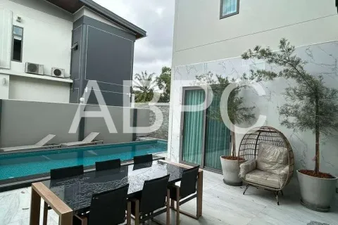 Casa de 5 dormitorios en Pattaya, Tailandia № 211538 - foto 4