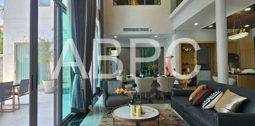 Casa de 5 dormitorios en Pattaya, Tailandia № 211538