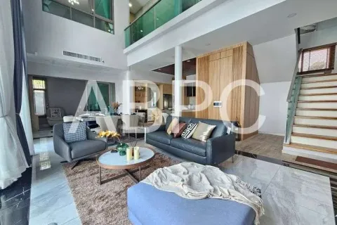 Casa de 5 dormitorios en Pattaya, Tailandia № 211538 - foto 12
