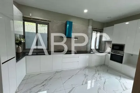 Casa de 5 dormitorios en Pattaya, Tailandia № 211538 - foto 2