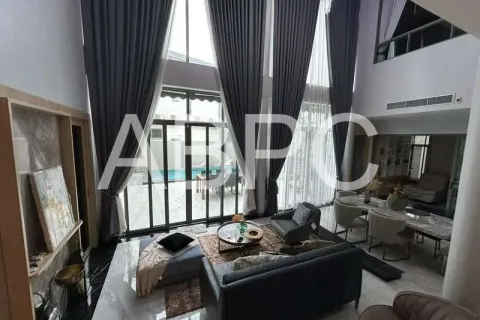 Casa de 5 dormitorios en Pattaya, Tailandia № 211538 - foto 13
