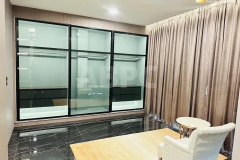 Casa de 5 dormitorios en Pattaya, Tailandia № 211537 - foto 10