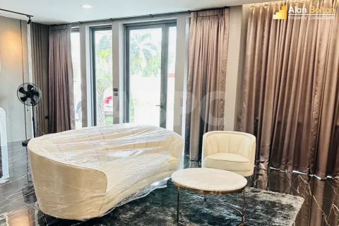 Casa de 5 dormitorios en Pattaya, Tailandia № 211537 - foto 7