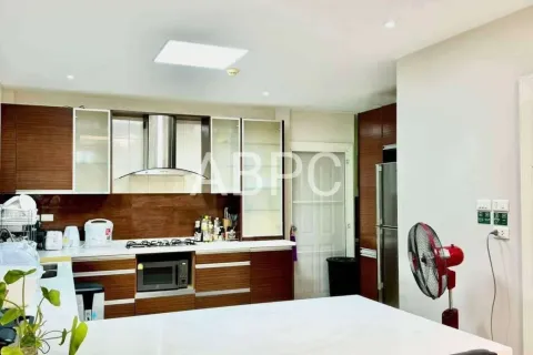 Casa de 4 dormitorios en Pattaya, Tailandia № 211539 - foto 8