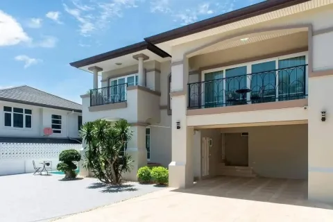 Casa de 4 dormitorios en Pattaya, Tailandia № 211539 - foto 12
