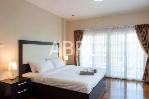 Casa de 4 dormitorios en Pattaya, Tailandia № 211539 - foto 5