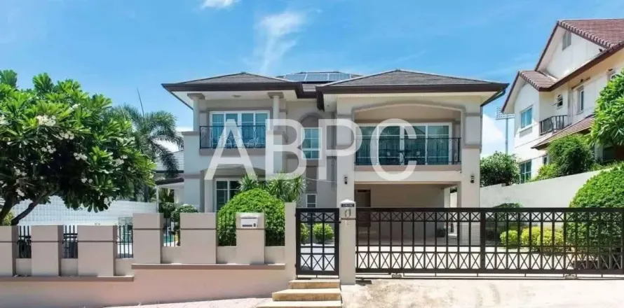 Casa de 4 dormitorios en Pattaya, Tailandia № 211539