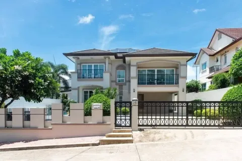 Casa de 4 dormitorios en Pattaya, Tailandia № 211539 - foto 11
