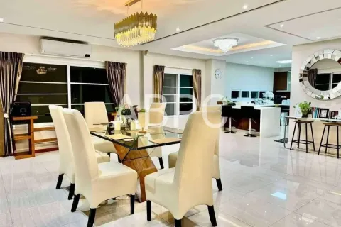 Casa de 4 dormitorios en Pattaya, Tailandia № 211539 - foto 7