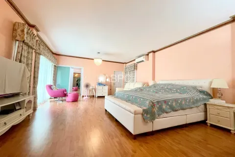 Casa de 5 dormitorios en Pattaya, Tailandia № 211534 - foto 8
