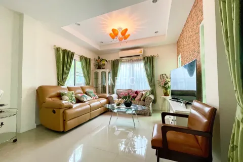 Casa de 5 dormitorios en Pattaya, Tailandia № 211534 - foto 4