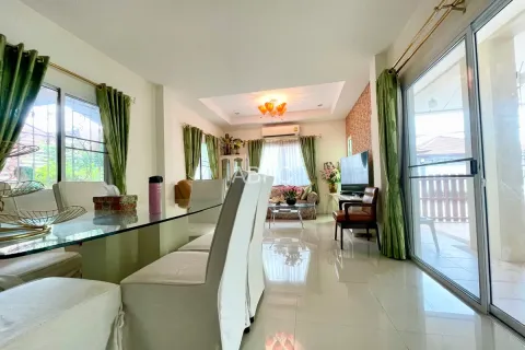 Casa de 5 dormitorios en Pattaya, Tailandia № 211534 - foto 3